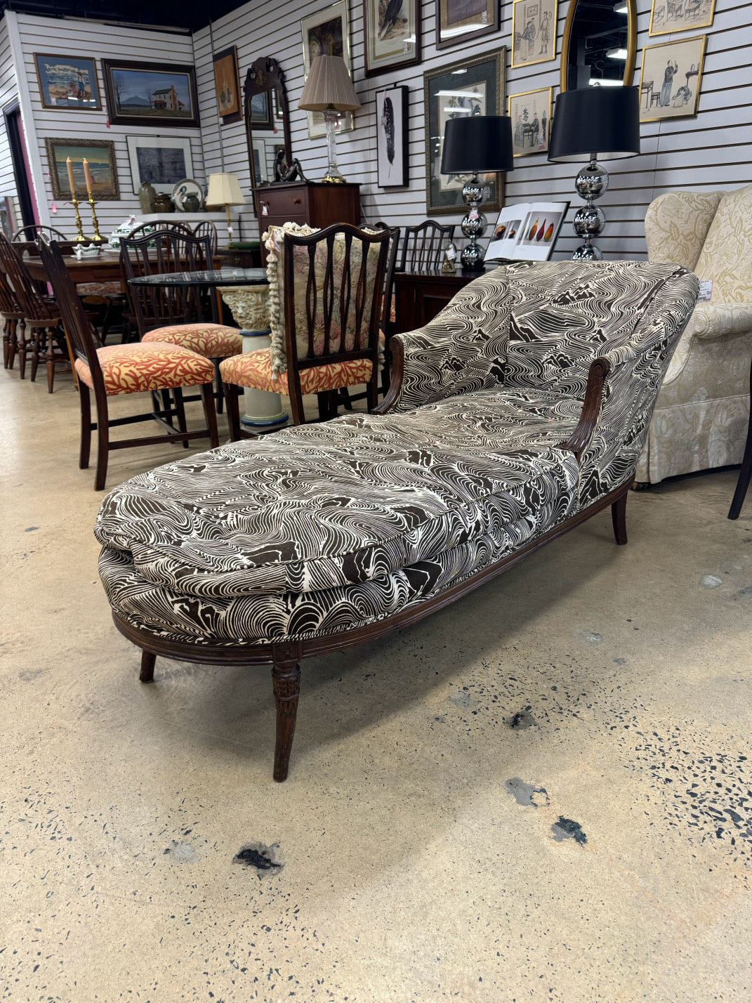 VINTAGE Brown & White Chaise