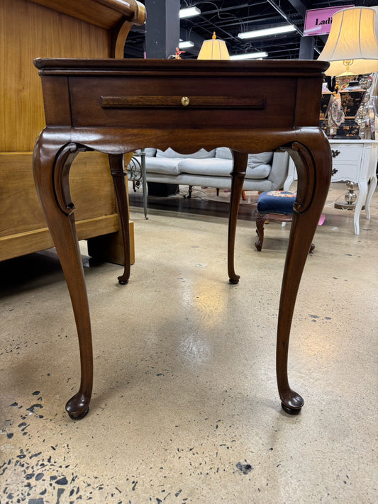 COUNCIL Mahogany Queen Ann Tea Table